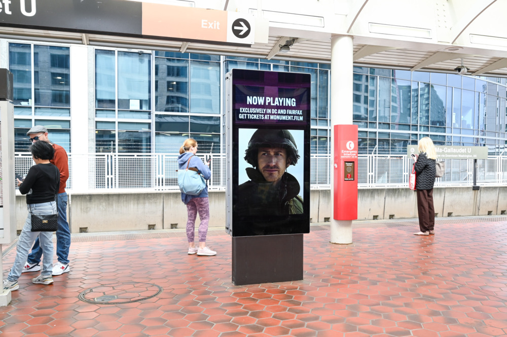 Monument LIVEBOARD at DC Metro platform