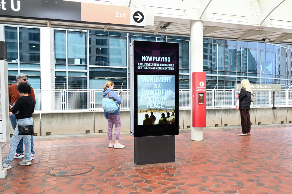 Monument LIVEBOARD at DC Metro platform